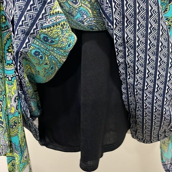 NWOT New Directions Paisley Blouse. Size M (8/10). - Picture 6 of 9